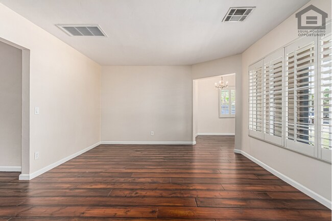 Foto del edificio - 3Bed/3Bath House at Thomas/7th Ave! Ready for Immediate Move-In! -- NO HOA! FULLY REMODELED!