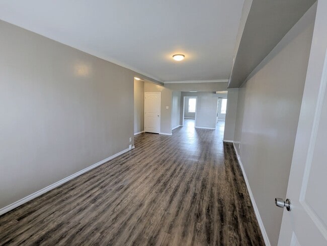 Building Photo - 5572 Clemens Ave