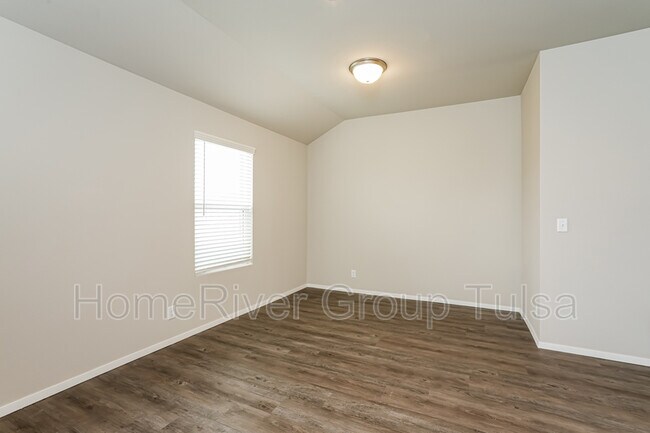 Building Photo - 7422 E 157th Pl S