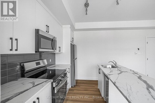 Building Photo - 391-391 Dieppe St