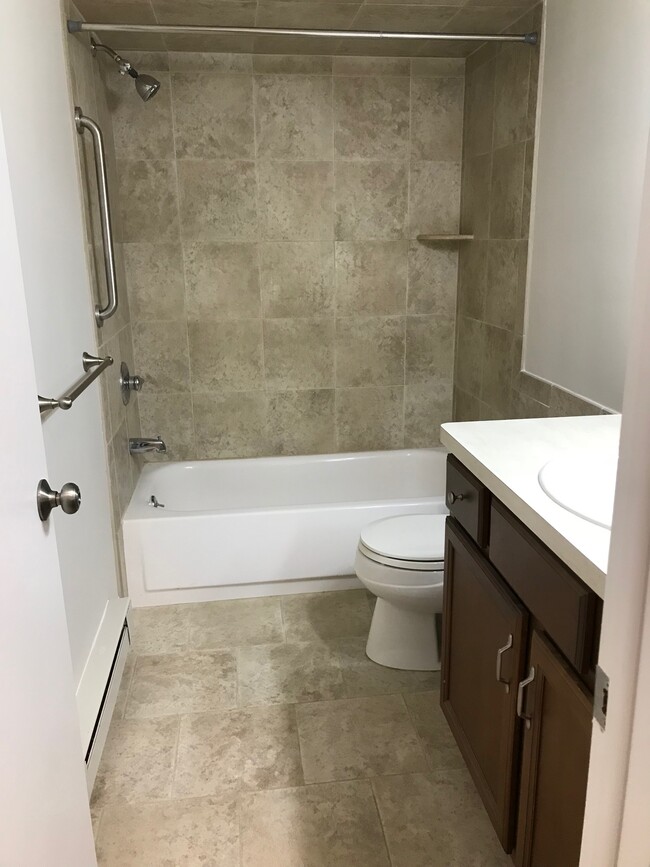 Building Photo - 217 Summit Ridge Dr