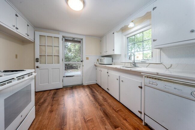 Building Photo - 55 Pine Cone Dr