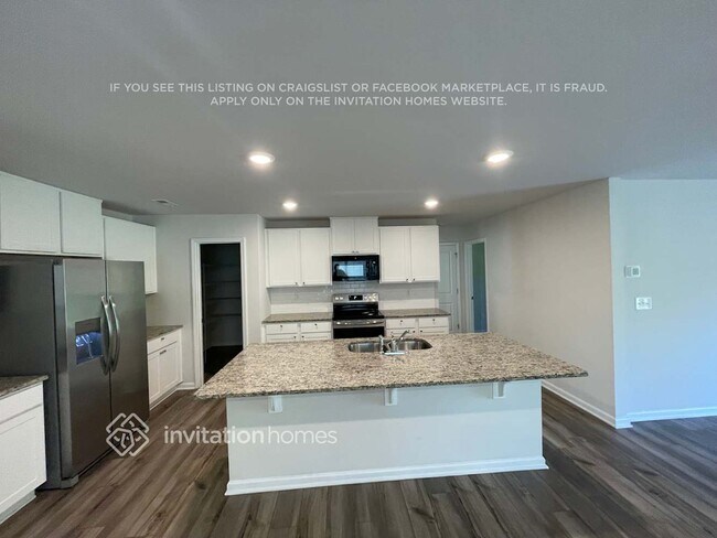Foto del edificio - 7220 Olive Coast St