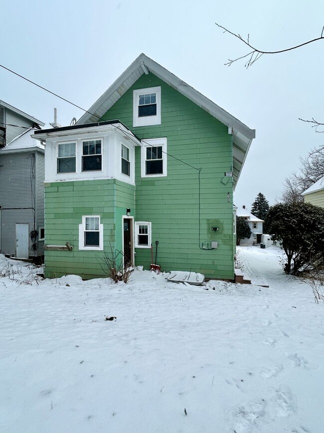 Building Photo - 1719 E 5th St