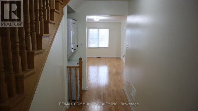 Building Photo - 56 Delport Cl