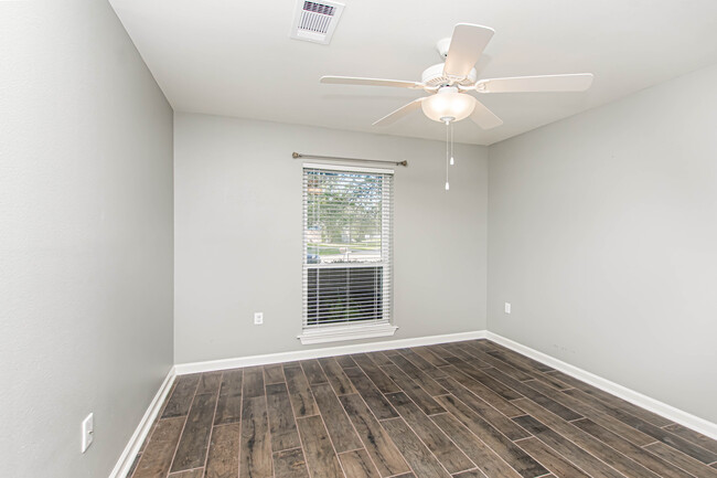 Foto del edificio - 13333 Parwood Ave