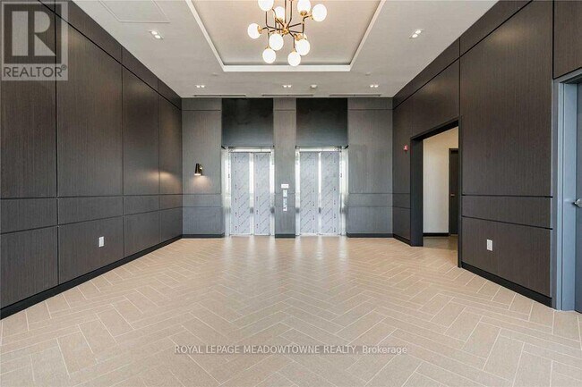 Building Photo - 430-430 Essa Rd