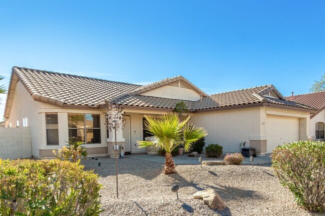 Building Photo - COMING SOON!! Lovely 3Bedroom/ 2Bath Plus ...