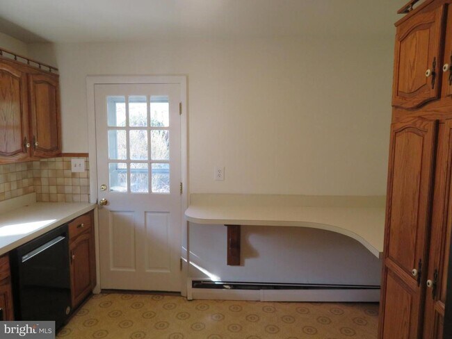 Foto del edificio - 26 Lakeside Dr