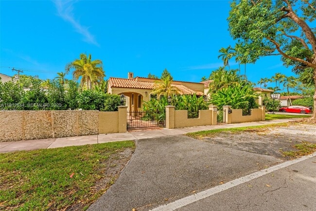 Building Photo - 1514 Capri St