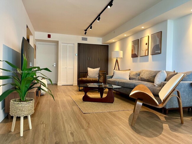 Foto del edificio - 6820 Indian Creek Dr