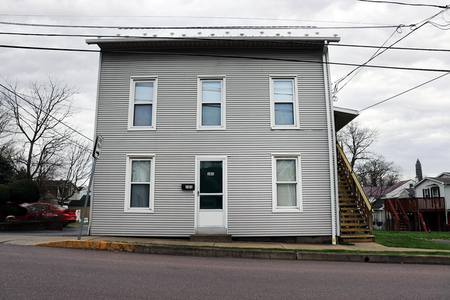 328 Center St