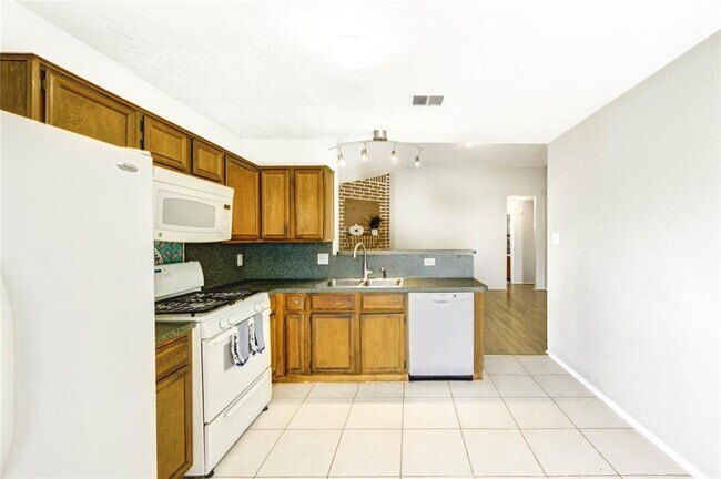 Foto del edificio - 5207 Beaverhill Dr