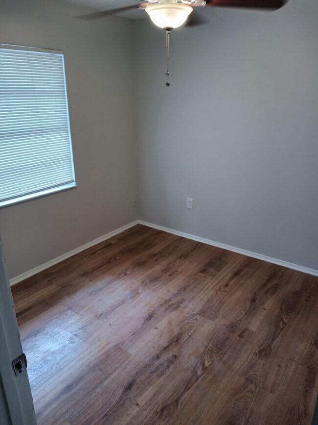 Foto del edificio - 1904 Honour Rd