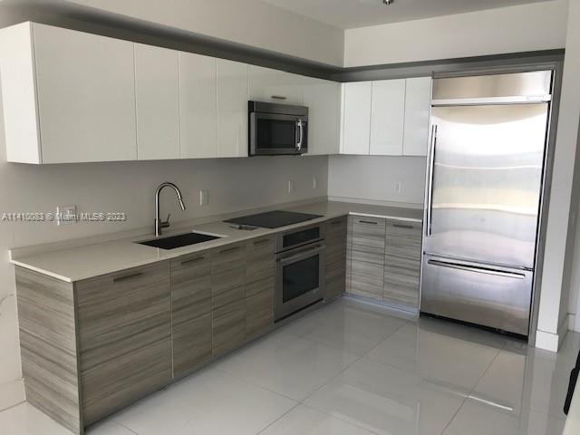 Building Photo - 1300 Brickell Bay Dr