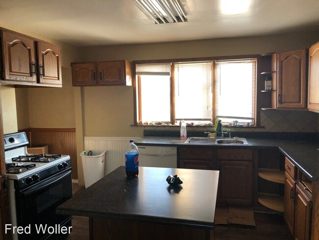 Building Photo - 3 br, 1 bath House - 1910 - 31st St. A