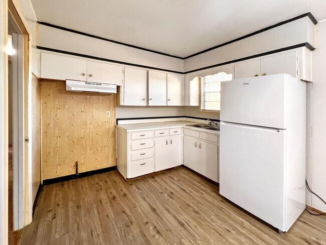 Building Photo - 2 Acorn Pl