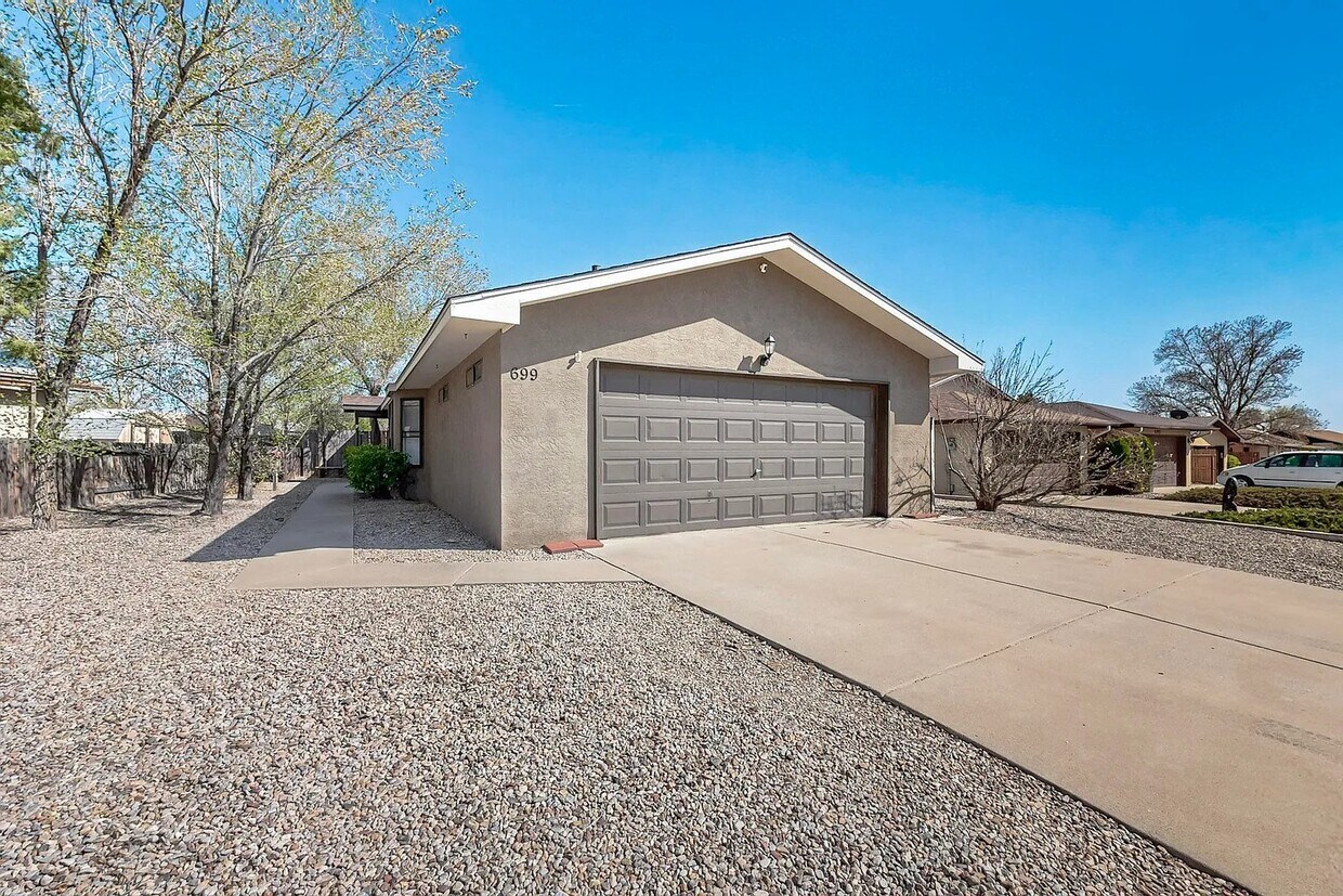 Foto principal - 699 Lakeview Cir SE