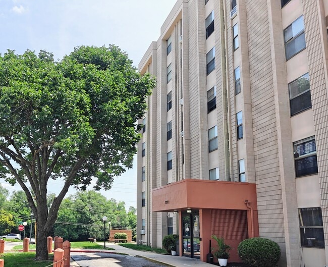 Building Photo - Riverview Apartments