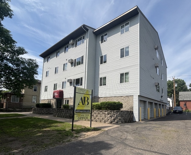 Building Photo - 411 5th Ave S