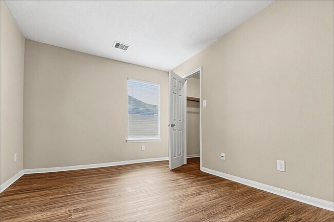 Foto del edificio - 2606 Bammelwood Dr