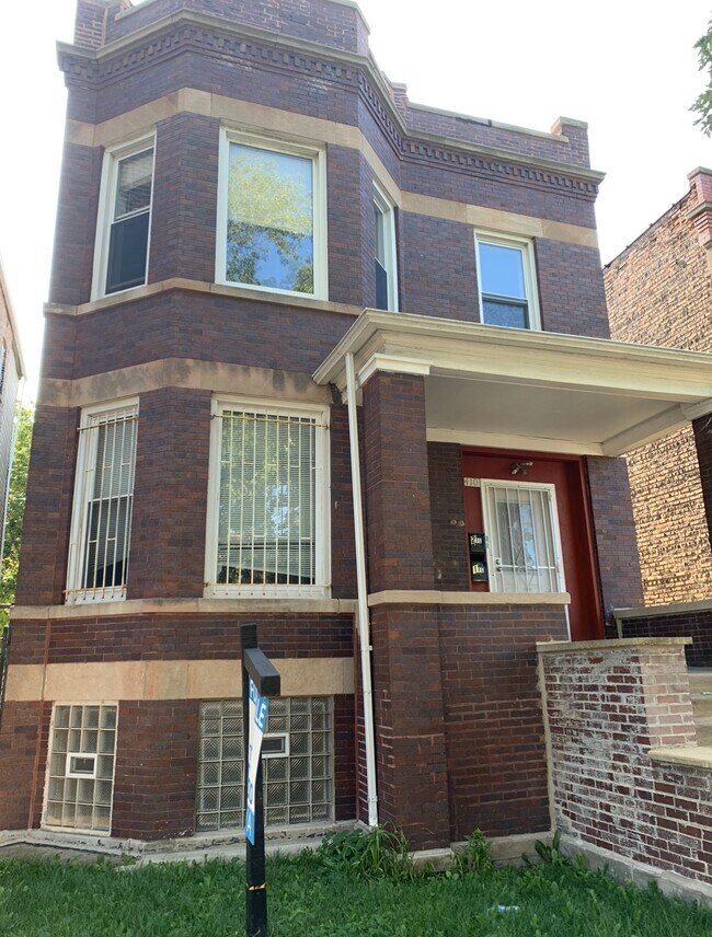 Building Photo - 5410 S Damen Ave