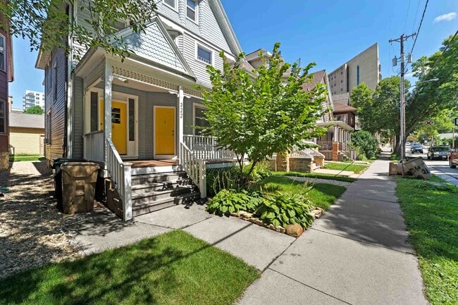 Foto del edificio - 322 W Wilson St