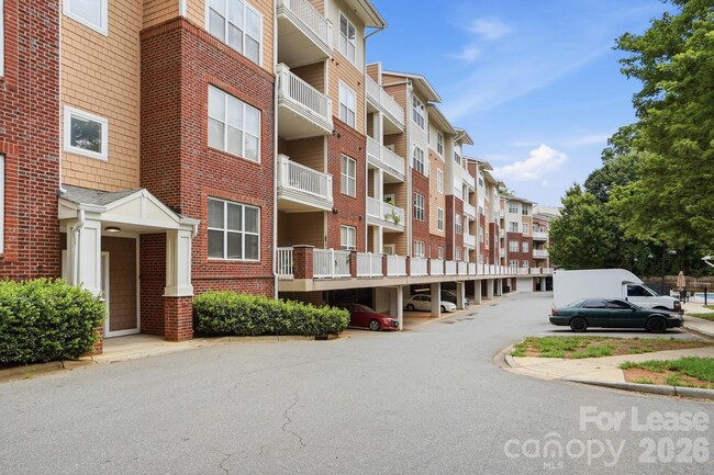 Foto del edificio - 1000 E Woodlawn Rd
