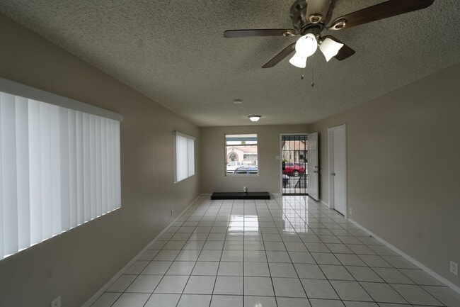 Building Photo - 440 RAYVON