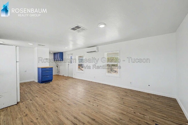 Building Photo - 6525 N Brushtail Ln