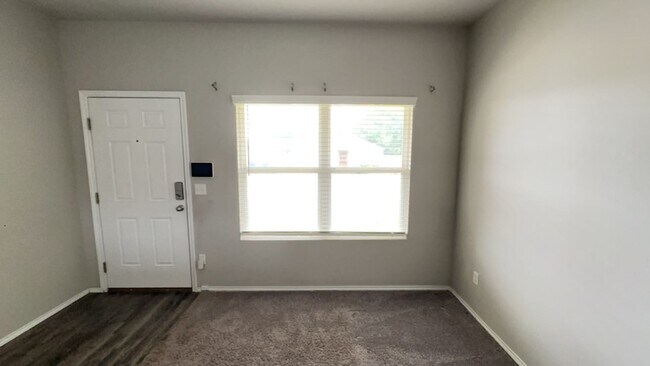 Foto del edificio - Nice 3 bedroom 2 bath home in Ashton Court