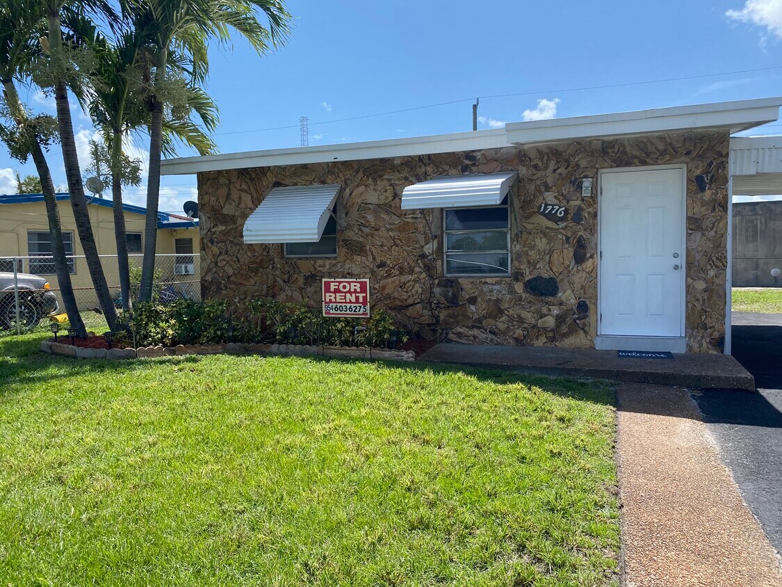 Primary Photo - 1776 Lauderdale Manor Dr
