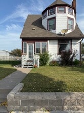 Building Photo - 667 St Anthony Ave