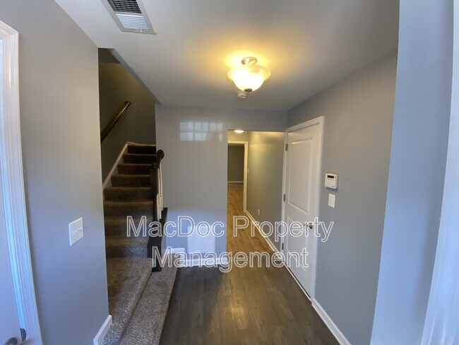 Foto del edificio - 302 Brenton Rd