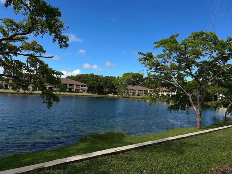 Foto principal - 485 NW 210th St