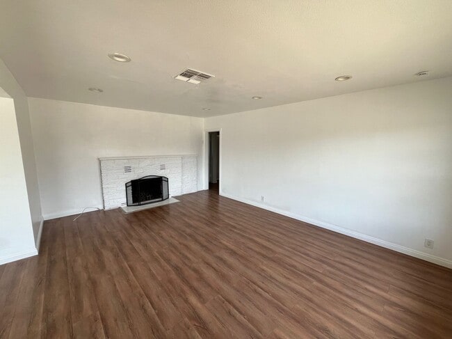 Foto del edificio - 809 S Knott Ave