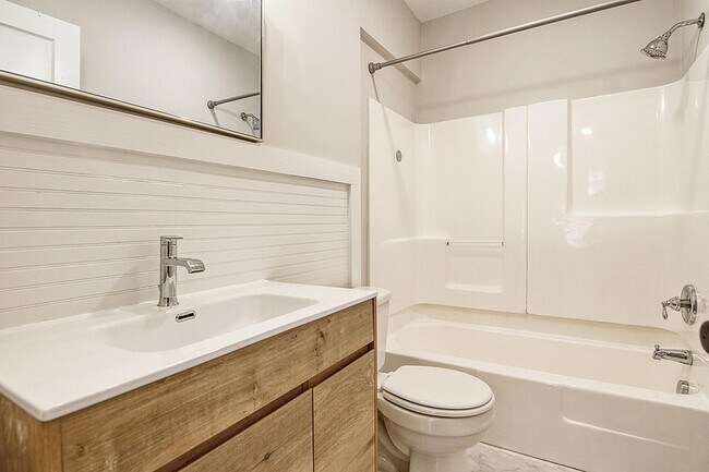 Foto del edificio - 1724 Pearlott St