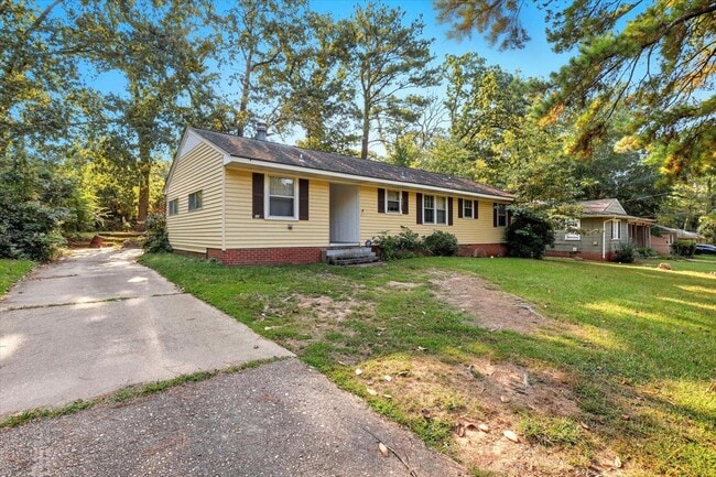 Building Photo - 220 McCree Dr