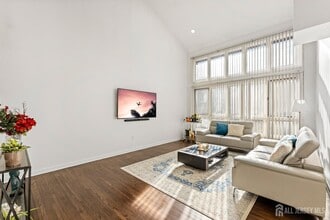 Building Photo - 403 Willowbrook Dr