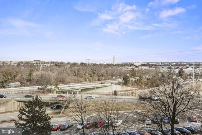 Foto del edificio - 1021 Arlington Blvd