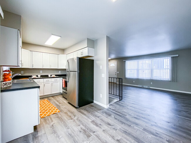 Building Photo - 2025 S Park St