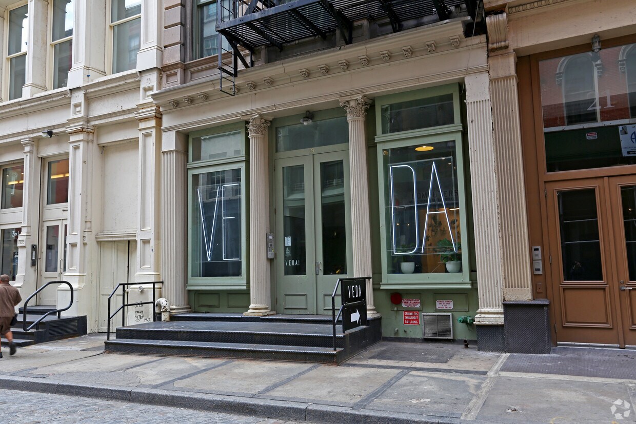 Building Photo - 19 Mercer St