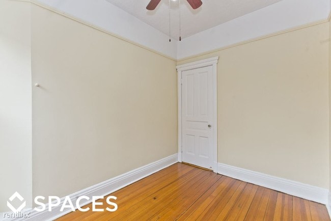 Building Photo - 328 W Dickens Ave