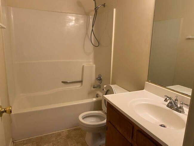 Building Photo - 2 bedrooms in Prince George County