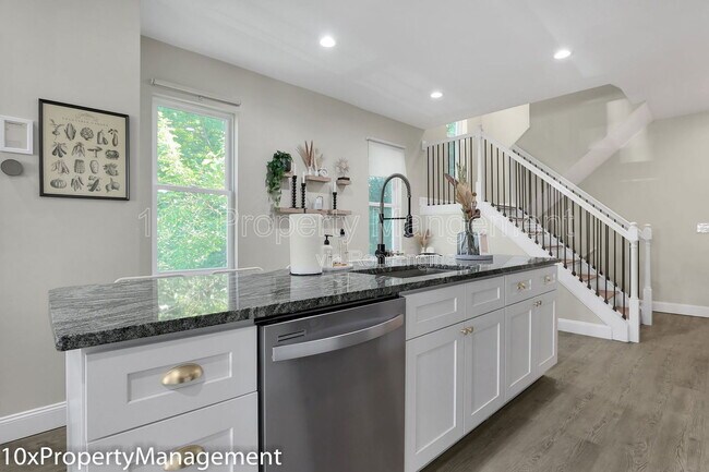 Foto del edificio - 566 Kimball Pl