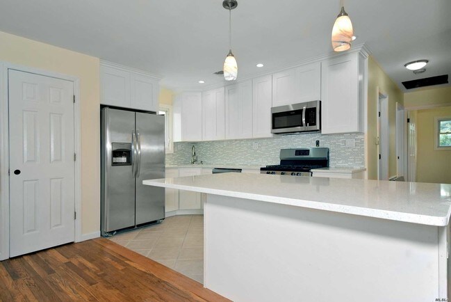 Building Photo - 818 Venetian Blvd