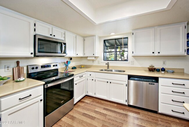 Foto del edificio - 725 Meadowlark Ln