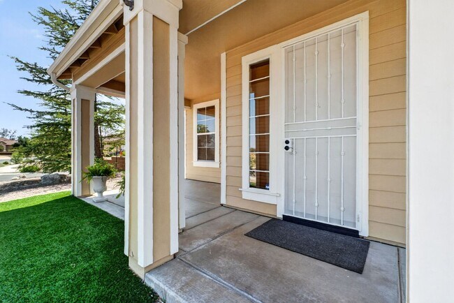 Foto del edificio - Amazing 5-Bedroom, 2.5-Bath Two Story Home in Stoneridge, PV