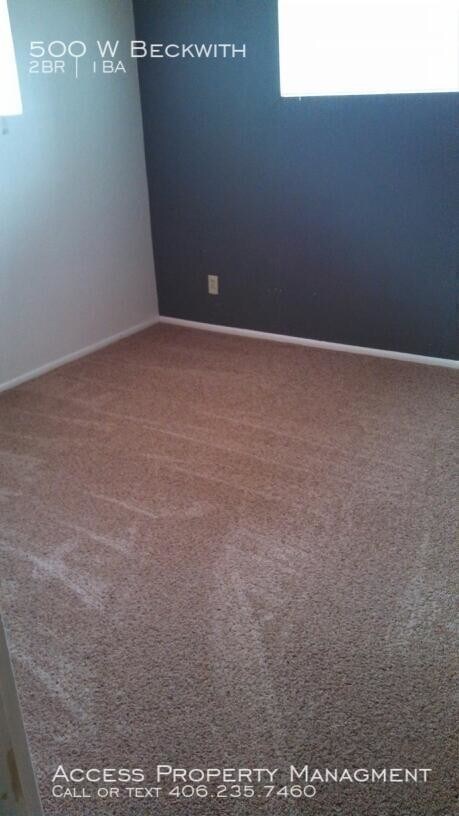 Building Photo - 2 Bed 1 Bath Pet Friendly Unit! Free Rent!!!