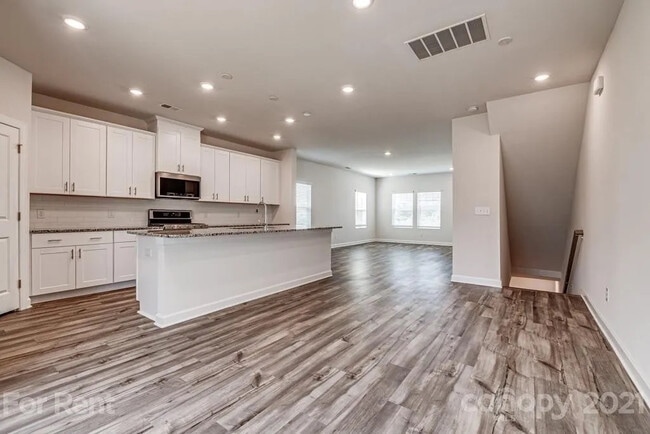 Building Photo - Room in Townhome on Tears Ln